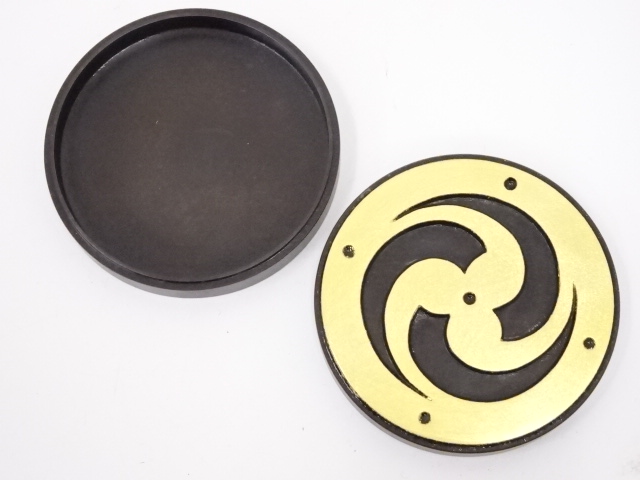 道具 ] - 道具 陵雲造 鶴岡八幡宮巴紋唐銅香合 | 宗 sou::お